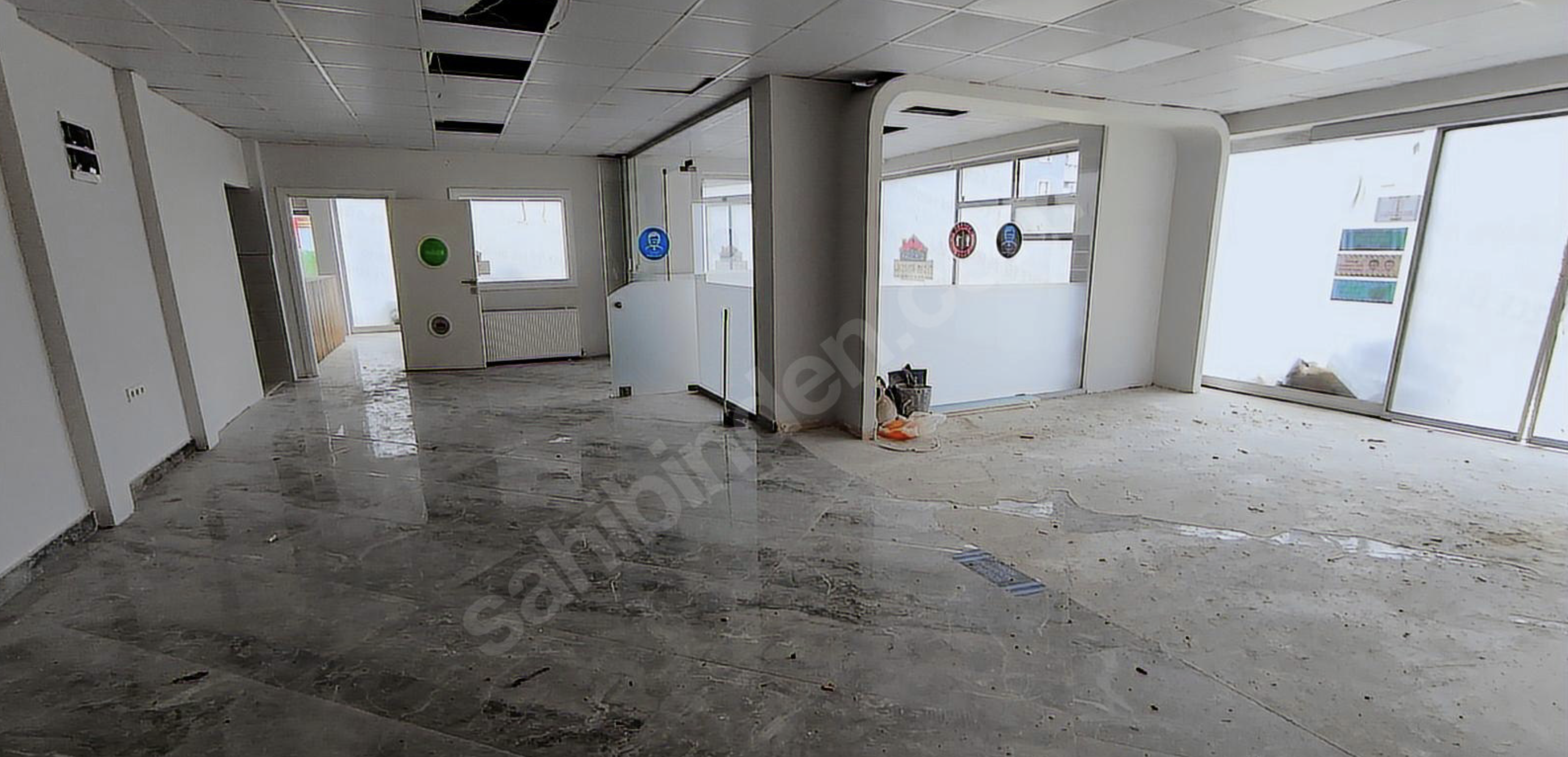 DEREBAHÇEDE 450 M2 KARE 3 KATLI DÜKKAN